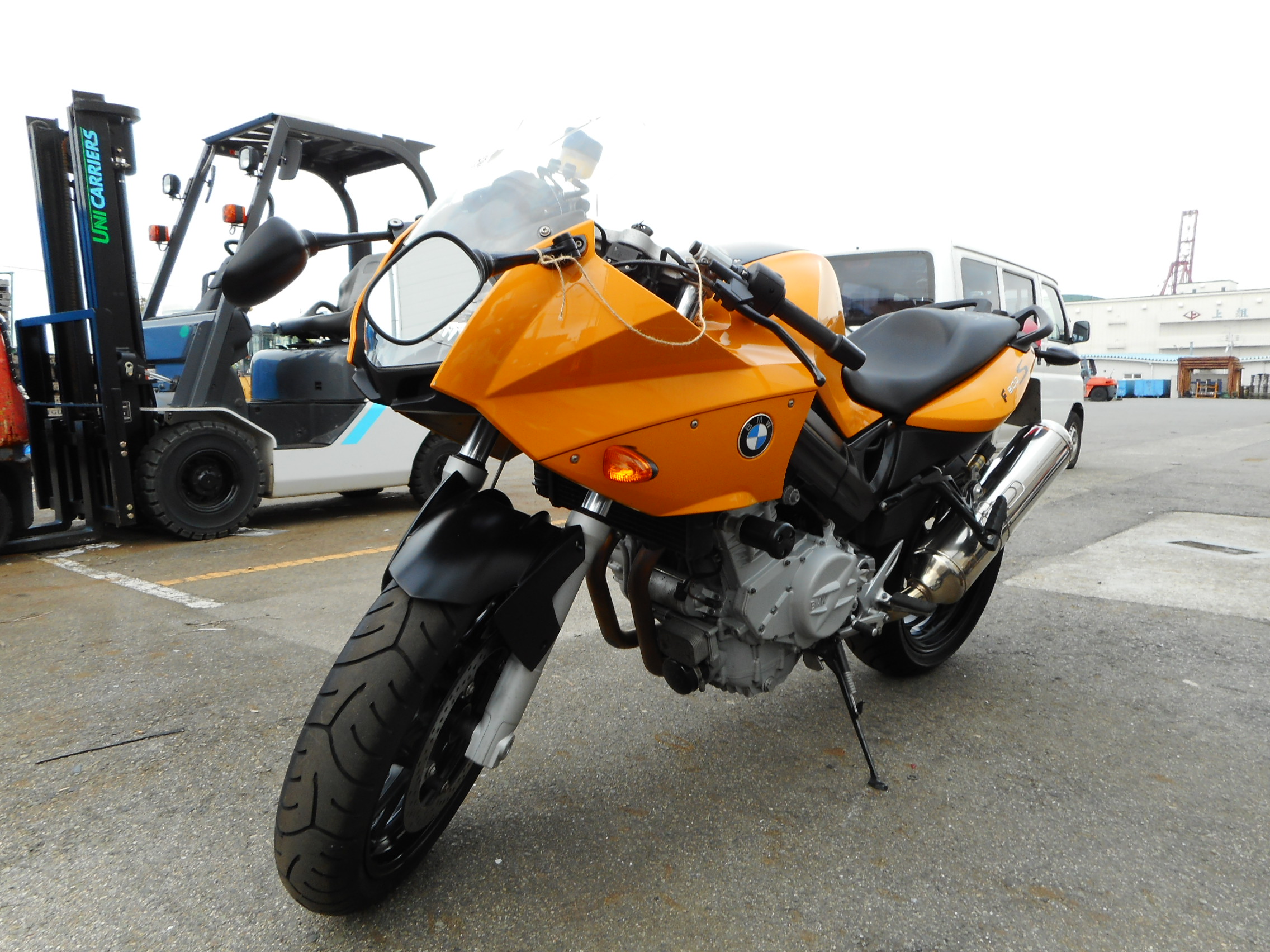 BMW f800s Yellow