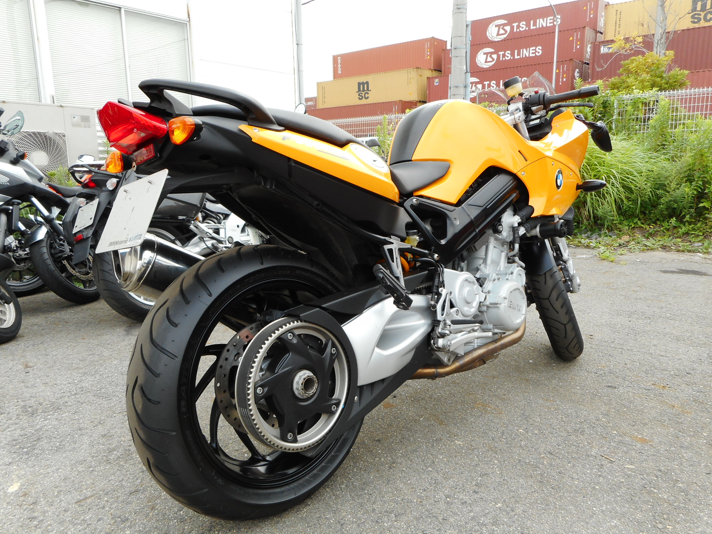 BMW f800s Yellow